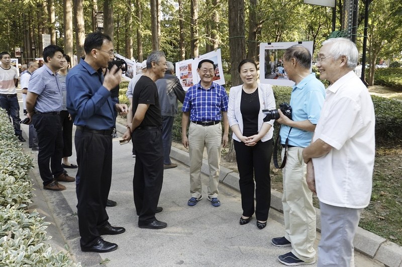 党总支书记杨玉泉同志陪同市委常委,组织部长,老年大学校长吴永扬同志